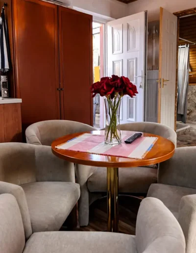 Gondűző fészek - Visegrád - Nappali 2