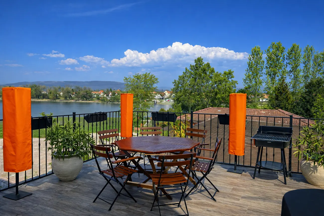 Gondűző fészek - Visegrád - terasz Gondűző fészek - Visegrád - terasz